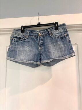 Vanity Y2K Boho Distressed Low Rise Festival Hot Girl Summer Denim Shorts- Sz 32